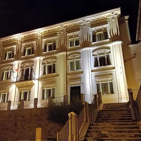 Dormire Nel Borgo לינה וארוחת בוקר 3*